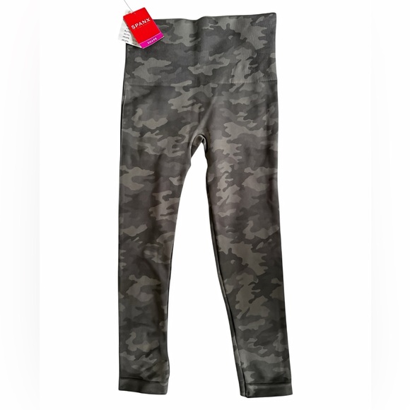 SPANX Look At Me Now Seamless W’s Cropped Leggings – Camo Print – Size S/P – NWT - Picture 2 of 8